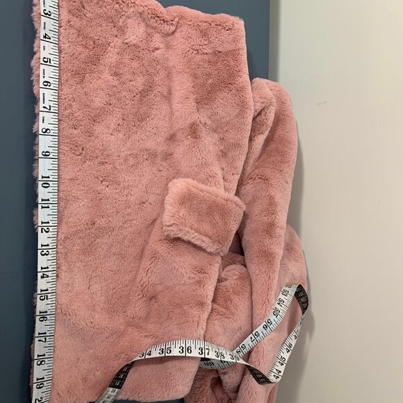 Gabby Isabella Pink Micro Mink Shawl – Pretty, Plush & Perfect! - Picture 5 of 5